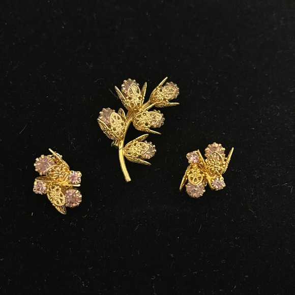 Gold Tone Floral Brooch Clip Earrings Set Rhinestone Filigree VTG Demi-Parure - Picture 1 of 12